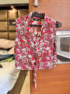 Chic Floral Tie-Front Sleeveless Top