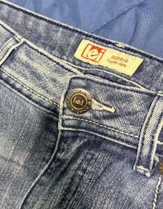 ✨ Y2K Low-Rise Flared Jeans by LEI ✨