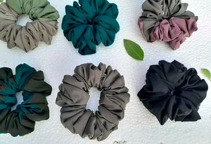 Set of 12 Scrunchies 💞