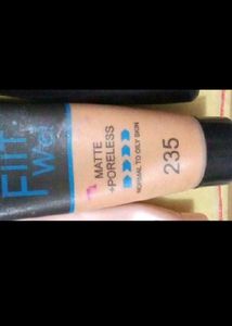 Matte + Poreless Foundation , eye lashes