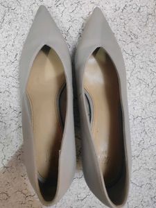 H&amp;M Grey Pointed heels FIXED PRICE Rs700.