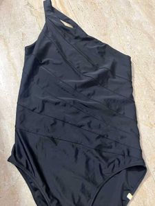 Black One-Shoulder Swimsuit