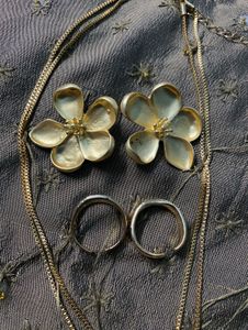 Elegant Gold-Tone Flower Jewelry Set