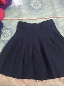 Chic Black Pleated Skirt