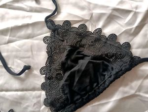 🎀BUY '1' GET '1' FREE Chic Black Bikini Top