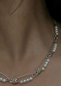 Pearl Safety Pin Choker Necklace  🤍