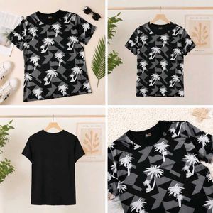 Men black tshirt