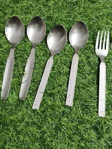 Set of 4 Spoons and forks
