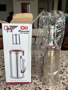 Stainless Steel Oil Pourer with Handle
