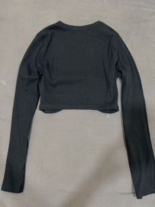 black fitted crop top