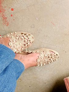 Exquisite Pearl Embellished Flat Sandals