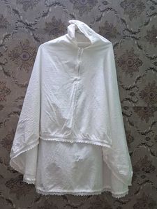 white hijab of 1