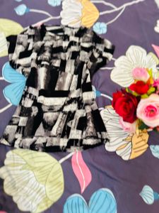 Abstract Print Short Sleeve Top