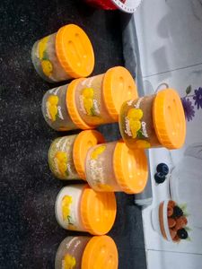 12 Kitchen Containers