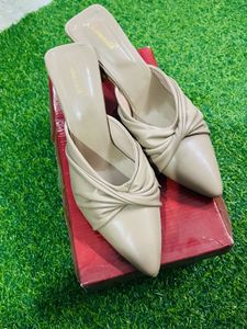 Nude heels 👠 unused new