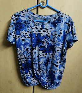 Stylish Blue Floral Twist Front Top