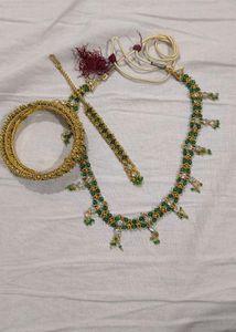 Elegant Green Stone Jewellery Set