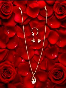 Elegant Gold-Tone Jewellery Set