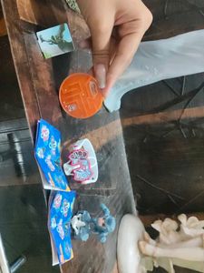 pack of 4 Collectible Toy Figures & Accessories