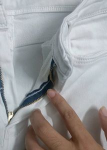 Classic White Skinny Jeans