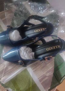 Chic Navy Slingback Heels