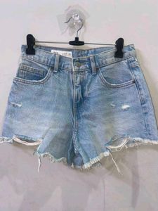 zara | Light Wash Distressed Denim Shorts