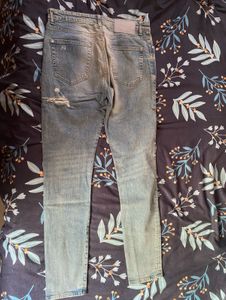 Zara Light Wash Distressed Jeans 31 inches waist