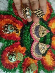 three  combo of earings and 50 rs Bradley free