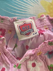 Cute Flowery Top With Elastic at the bottom
