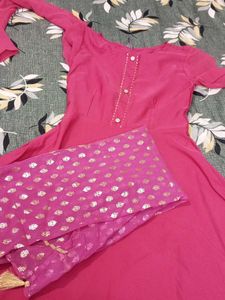 Elegant Pink Kurta with Delicate Detailing