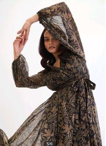 Femmella Black Leaf Print Maxi Dress