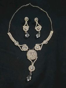 5 sets of Elegant Gold Pendant Necklace with Pearl