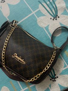 Chic Shoulder Bag with Gold Chain