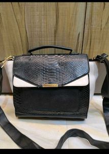 Chic Black &amp; White Shoulder Bag