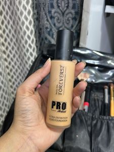 Forever 52 Pro Artist Liquid Foundation custard