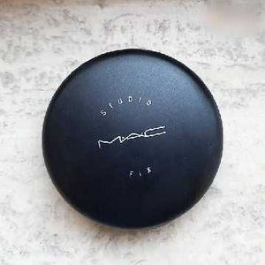 MAC Studio Fix Powder + Foundation NC30