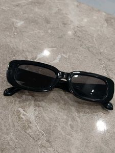 Chic Black Rectangular Sunglasses