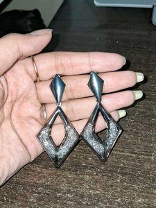 Sparkling Diamond-Shaped Drop Earrings