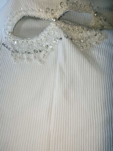 🇯🇵Chic White Ribbed Top with Embellishment
