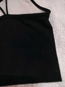 Black Criss-Cross Strap Sports Bra