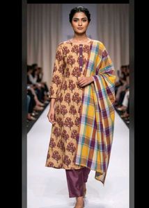 VAABA -  Kurta Set with Dupatta