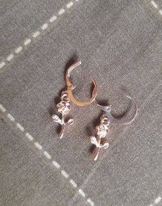 GOLD PLATED ROSE  DANGLE EARRING🌹