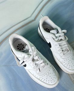 Nike Court Vision Low Sneakers