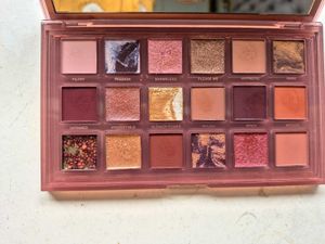 Huda Beauty Naughty pallete(Original)