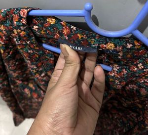 Chic Floral Print Button-Up Blouse