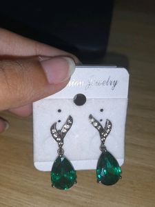 EMERALD GREEN EARING
