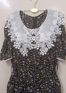 Floral Print Midi Dress w/ Lace Collar