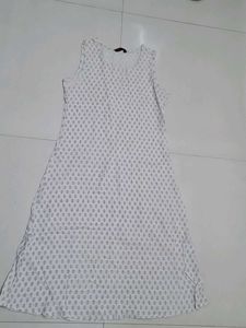 White Printed Sleeveless Kurta