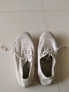 P.T white school shoes used