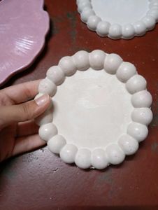 This is the white colour circle bubble tray...